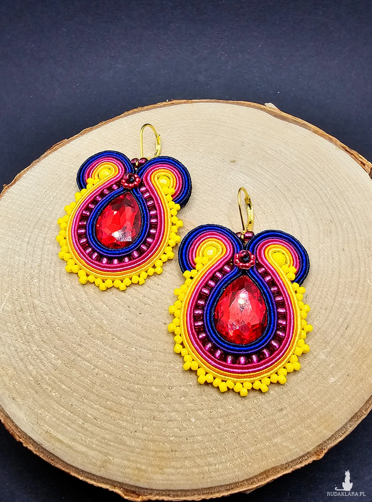 Kolorowe  błyszczące kolczyki sutasz